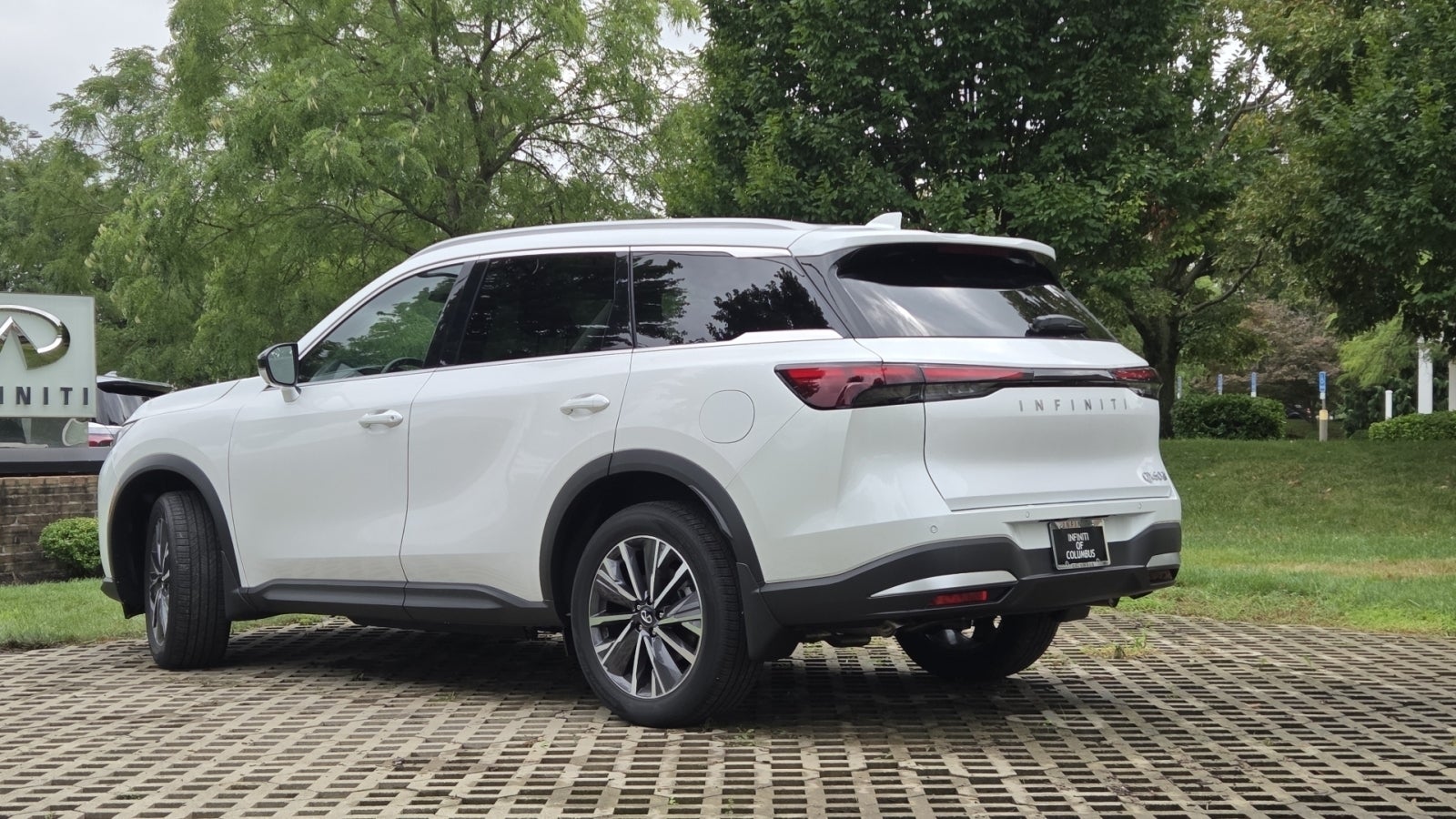 2027 INFINITI QX60 LUXE