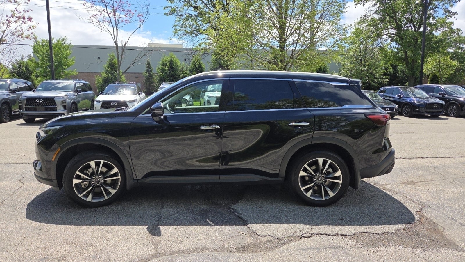 2025 INFINITI QX60 LUXE