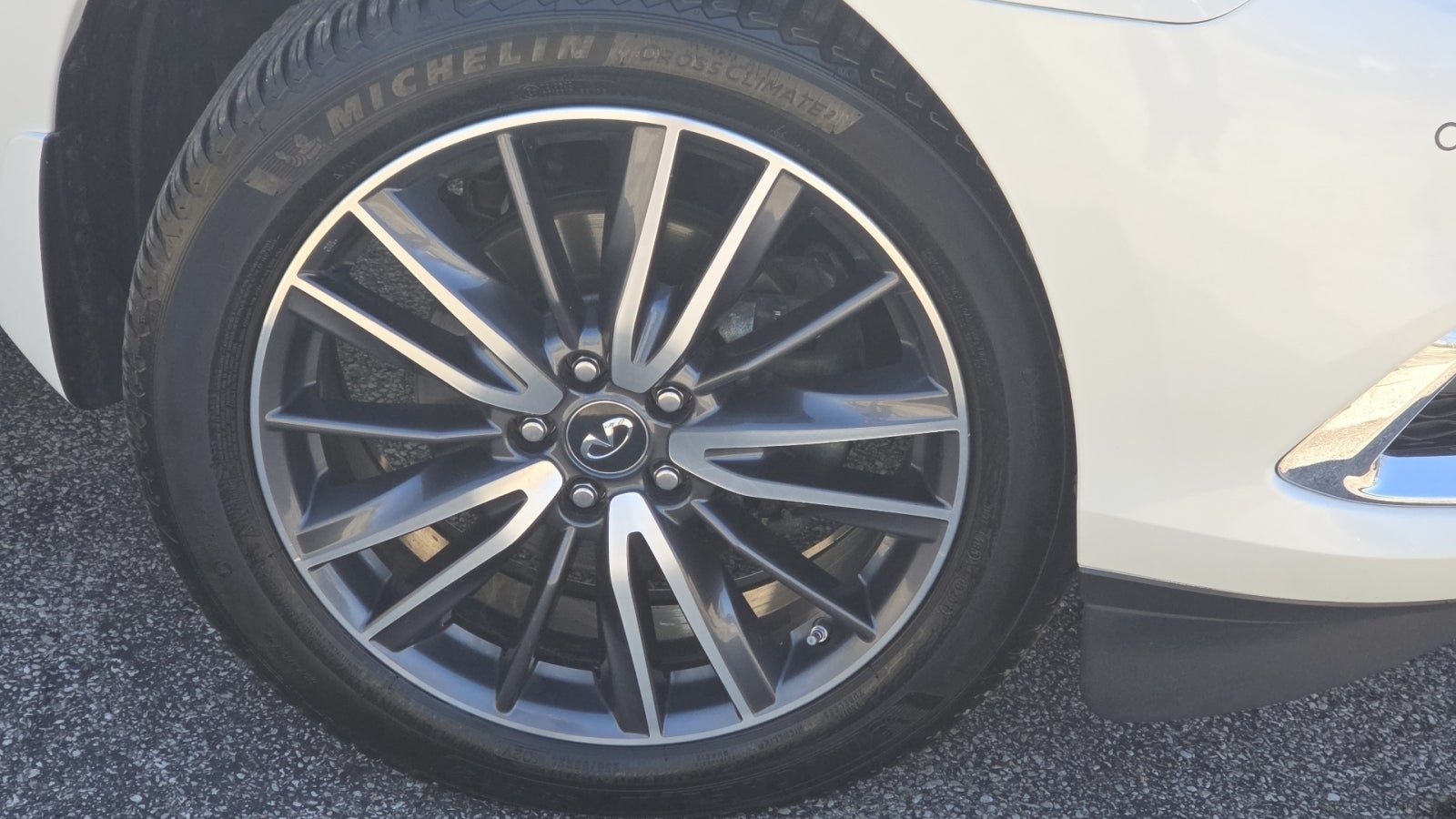 2019 INFINITI QX60 LUXE