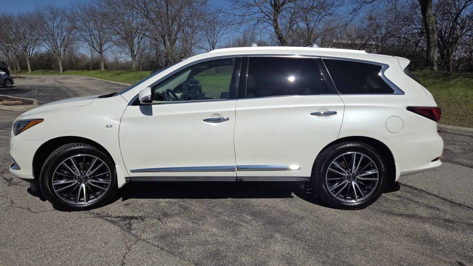 2019 INFINITI QX60 LUXE