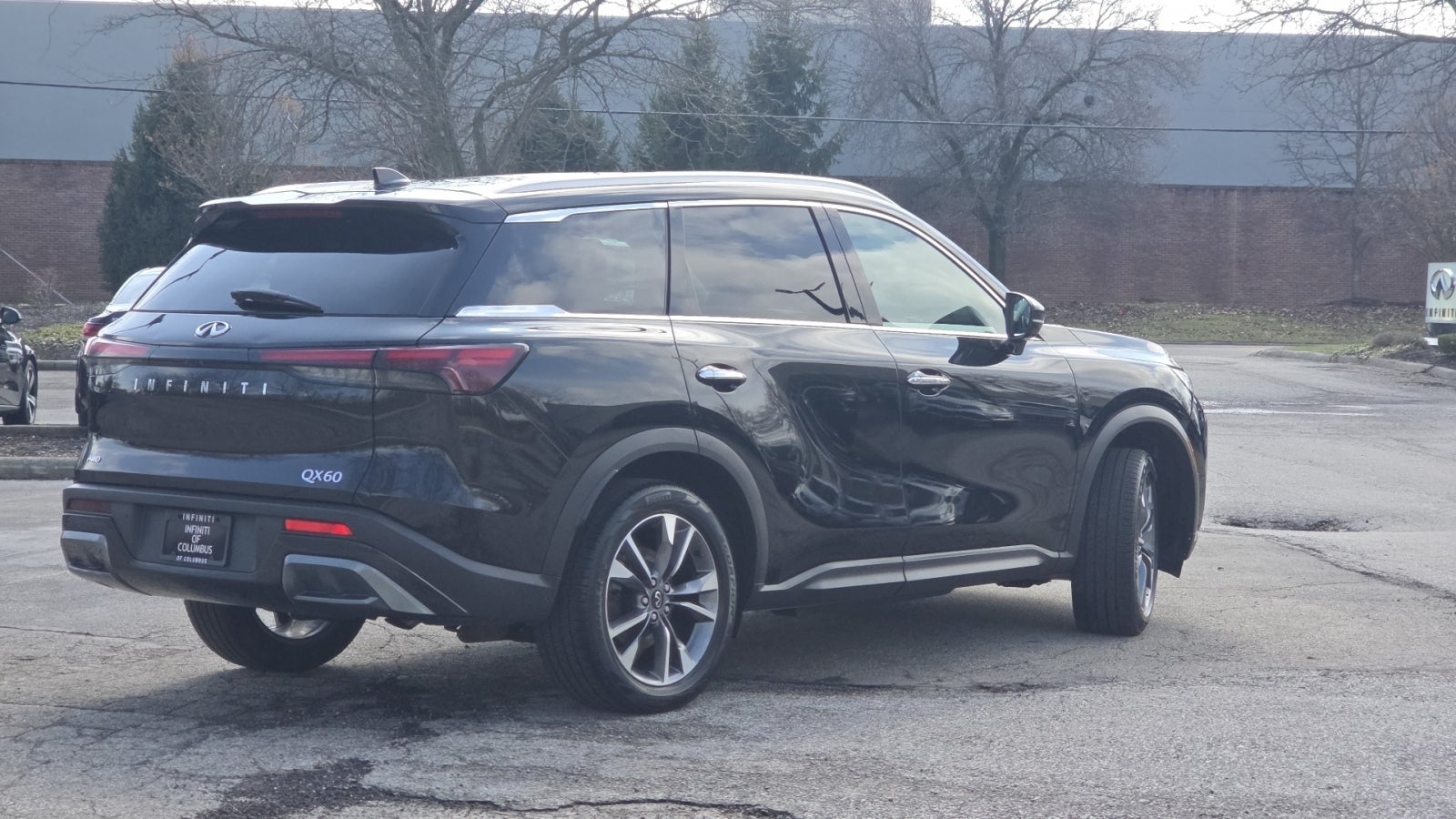 2022 INFINITI QX60 LUXE