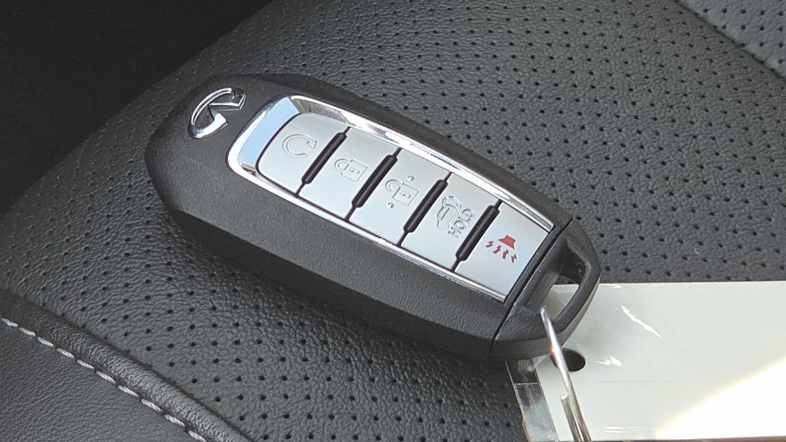 2022 INFINITI QX60 LUXE