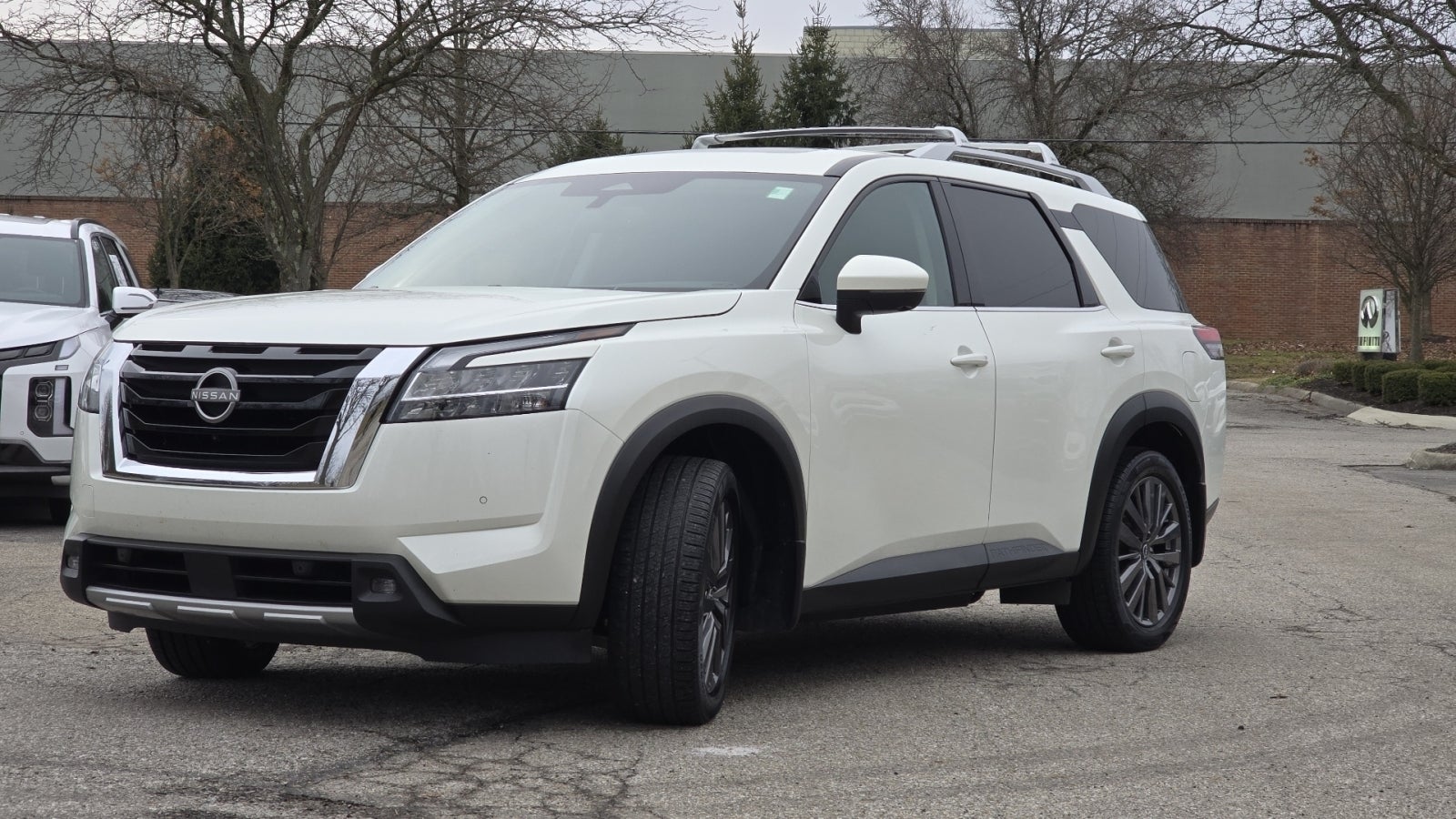 2022 Nissan Pathfinder SL