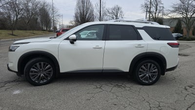2022 Nissan Pathfinder SL