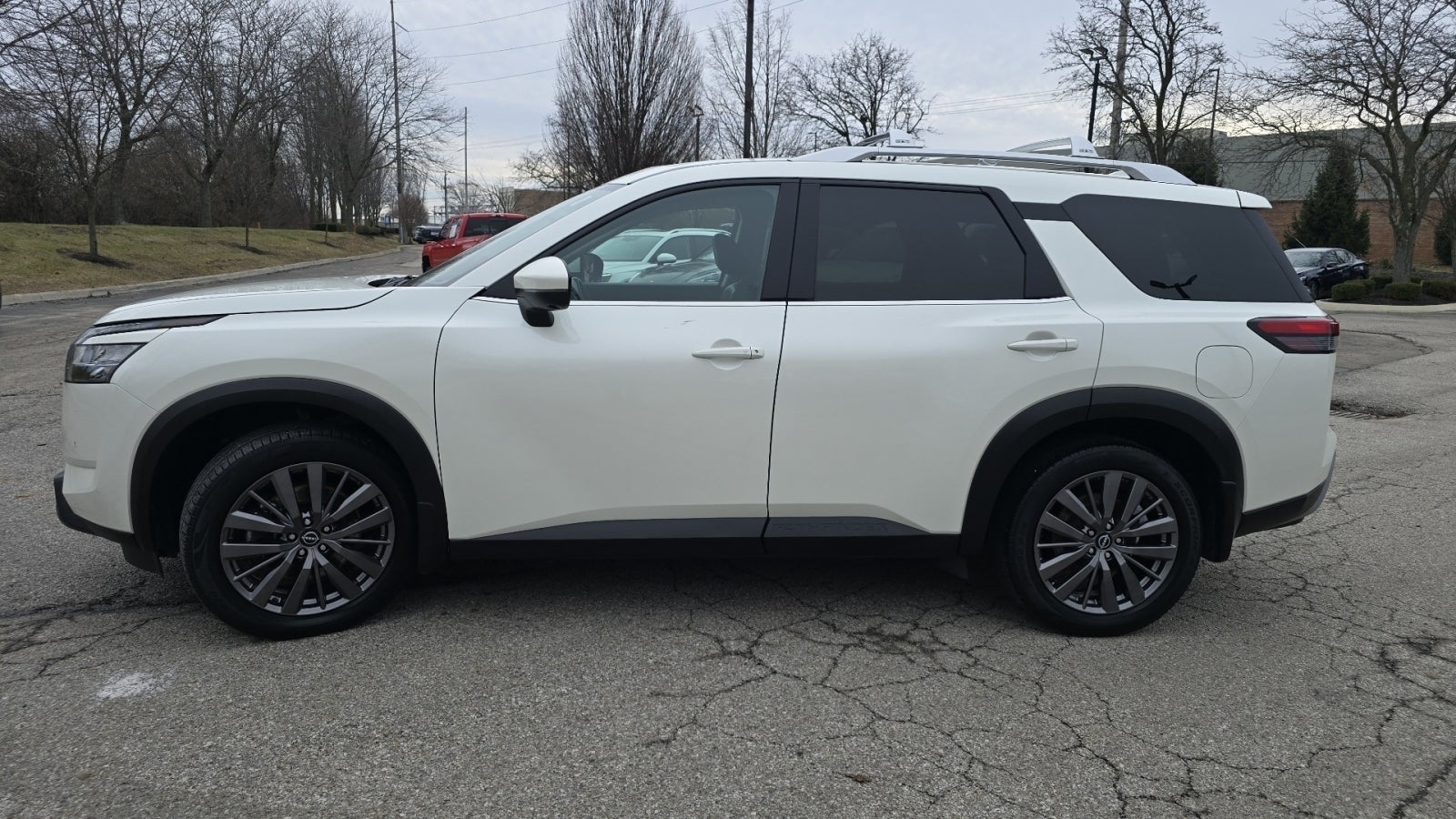 2022 Nissan Pathfinder SL