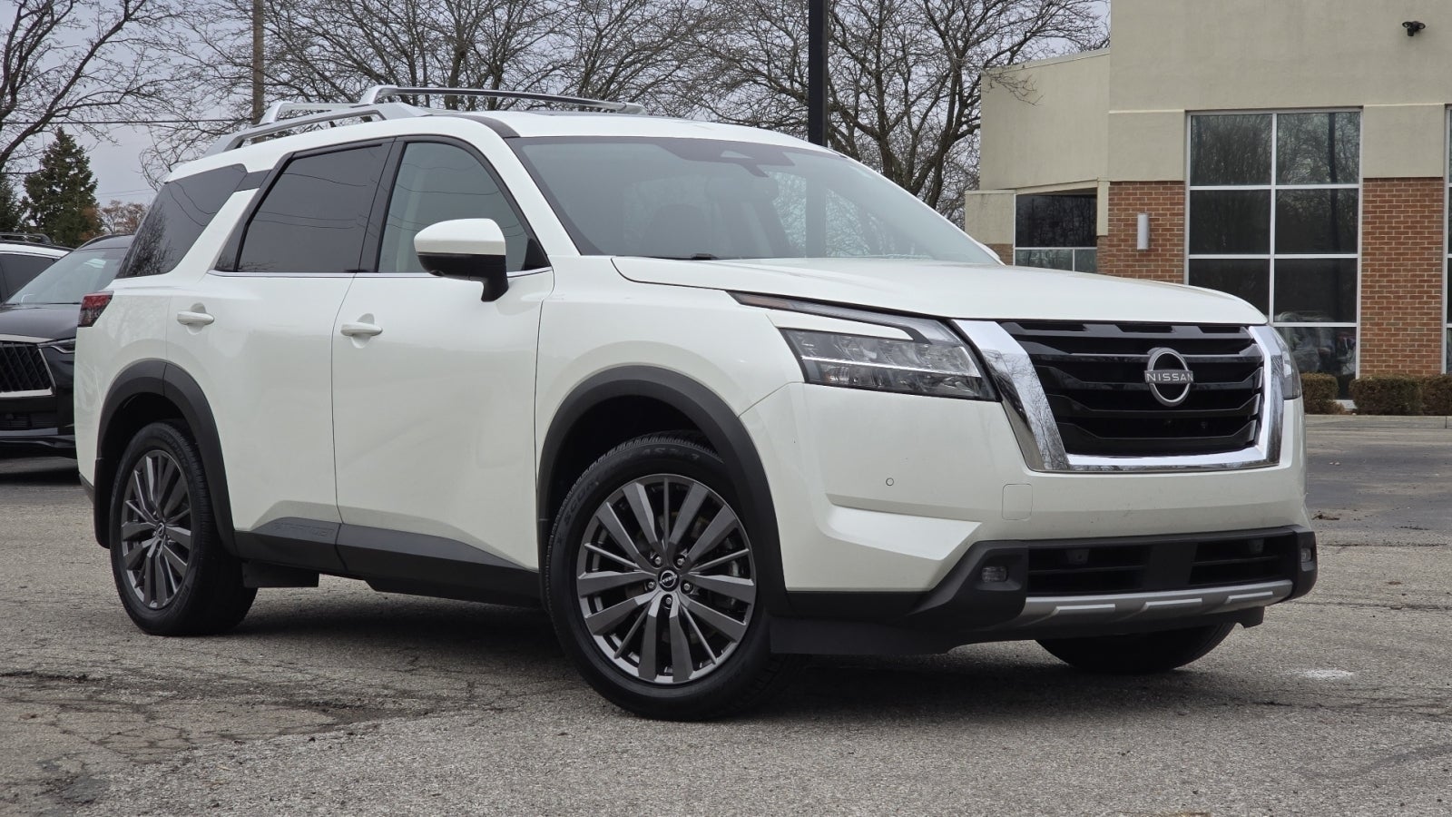 2022 Nissan Pathfinder SL