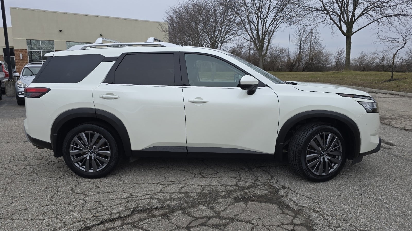 2022 Nissan Pathfinder SL