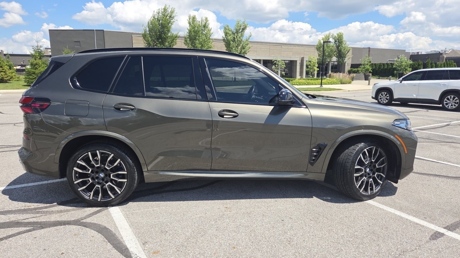 2025 BMW X5 M60i