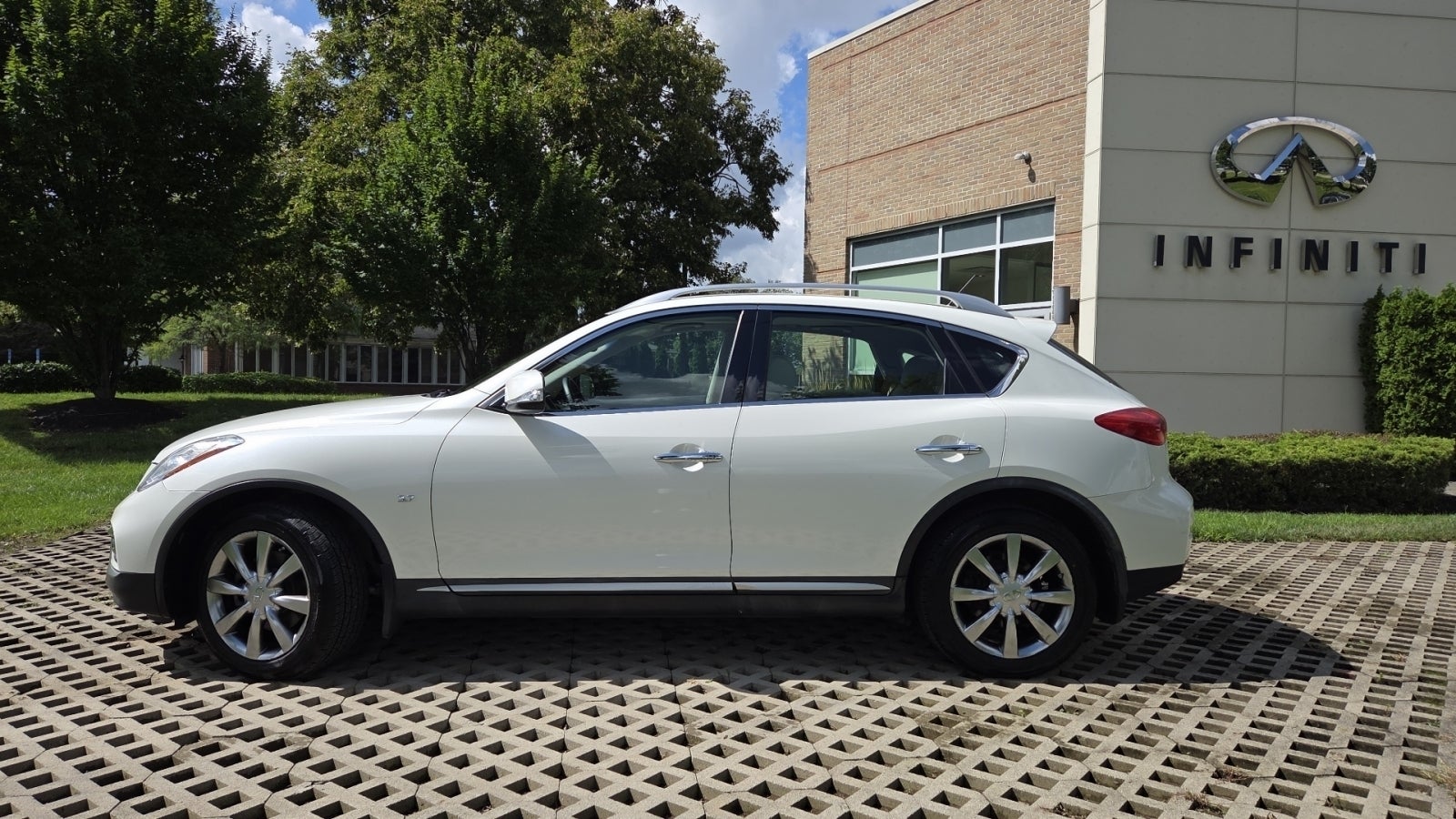 2017 INFINITI QX50 Base