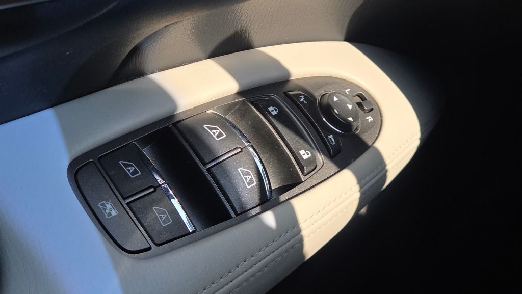 2017 INFINITI Q70 3.7X