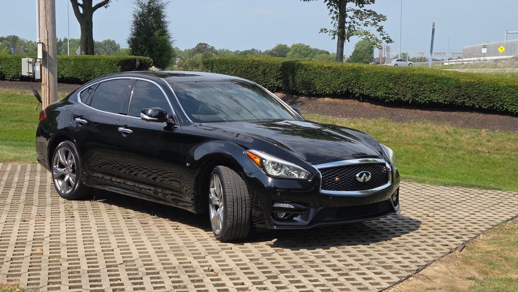 2017 INFINITI Q70 3.7X