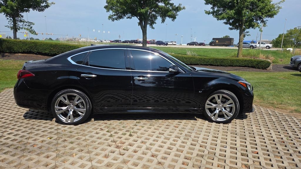 2017 INFINITI Q70 3.7X