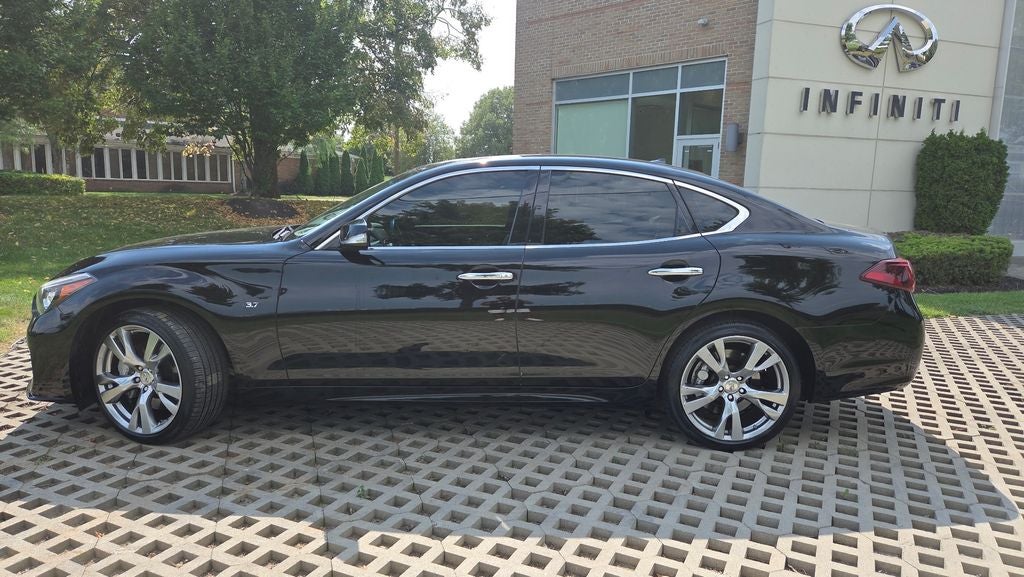 2017 INFINITI Q70 3.7X