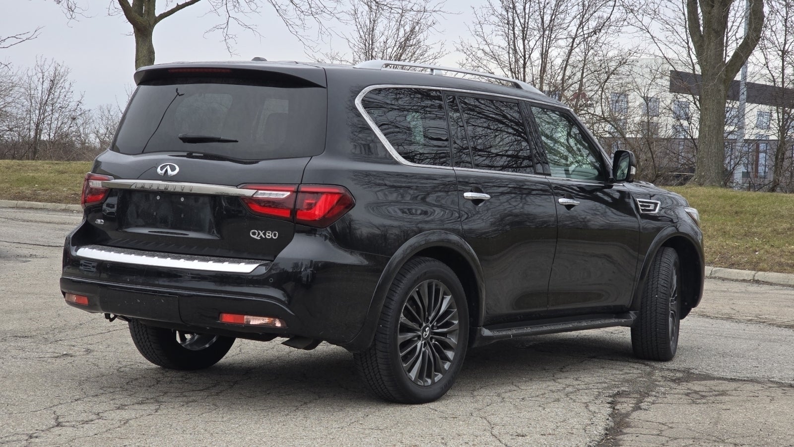 2023 INFINITI QX80 Premium Select