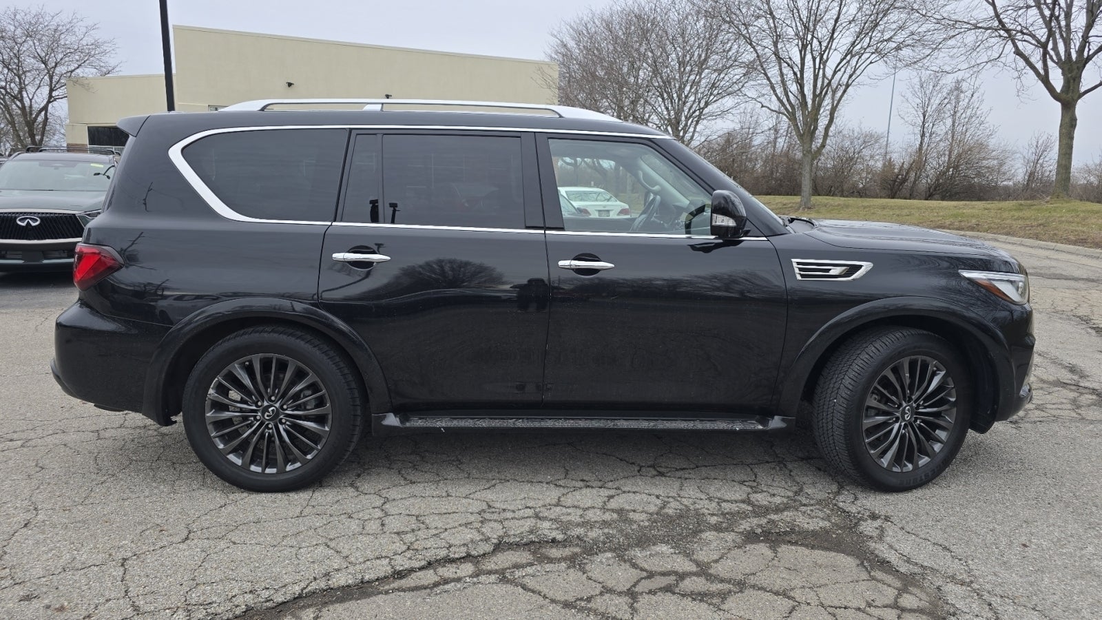 2023 INFINITI QX80 Premium Select