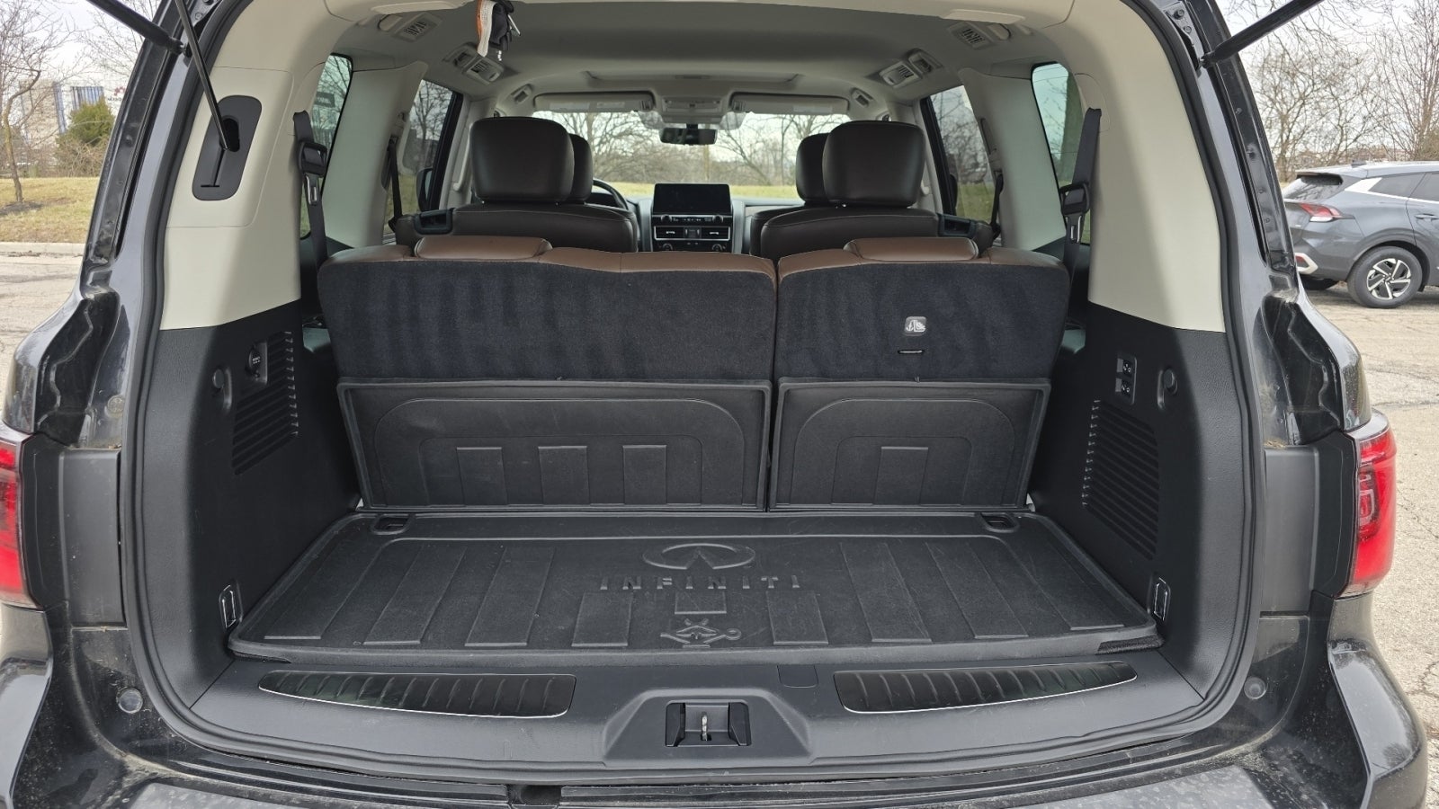 2023 INFINITI QX80 Premium Select