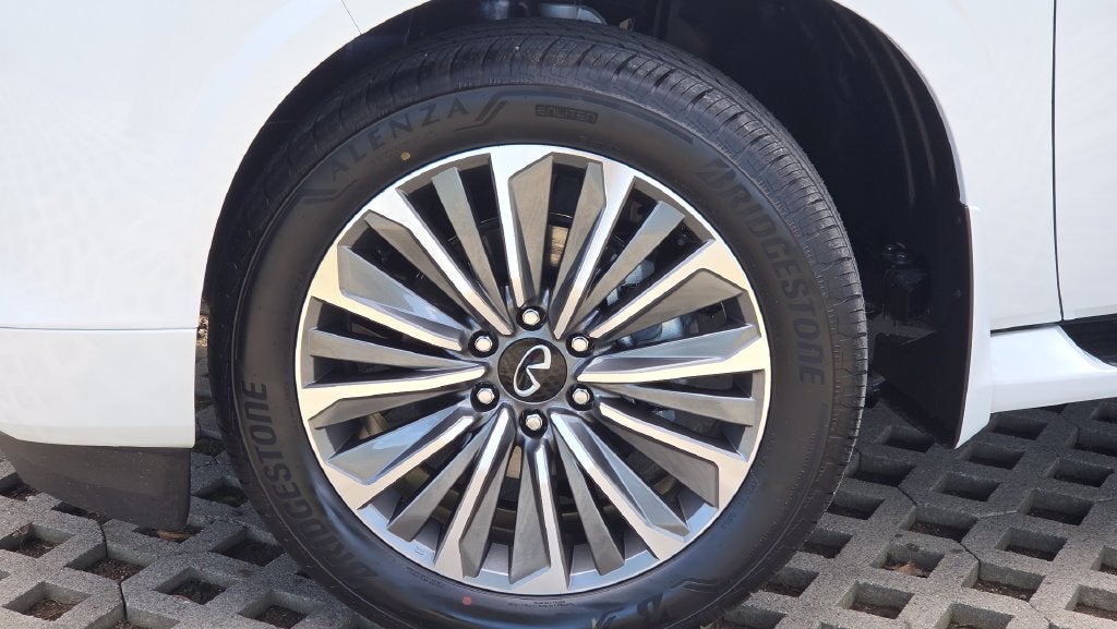 2027 INFINITI QX80 LUXE