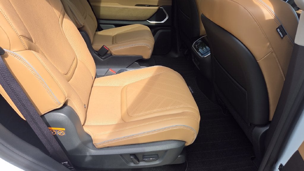 2027 INFINITI QX80 LUXE