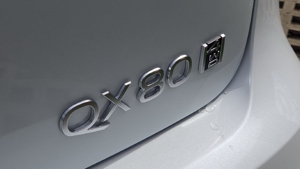 2027 INFINITI QX80 LUXE