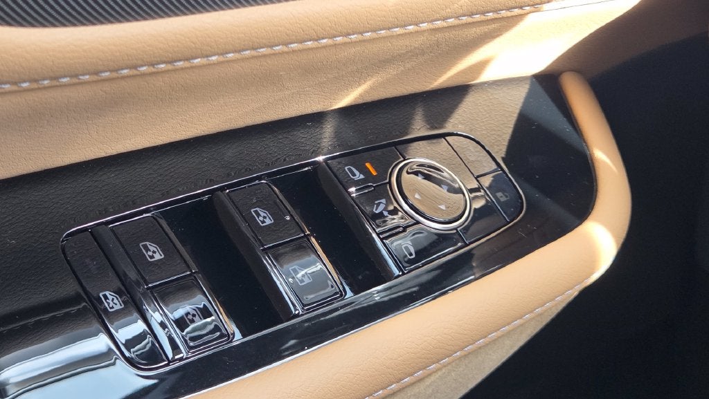 2027 INFINITI QX80 LUXE