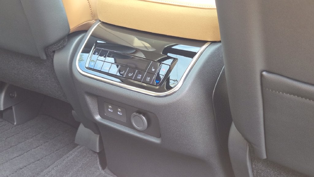 2027 INFINITI QX80 LUXE