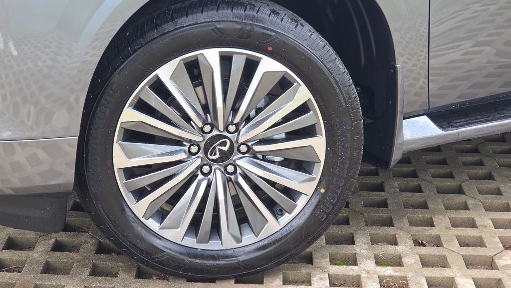 2027 INFINITI QX80 LUXE