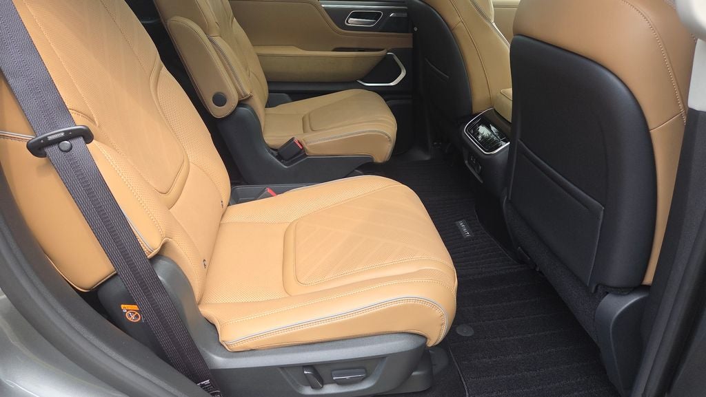 2027 INFINITI QX80 LUXE