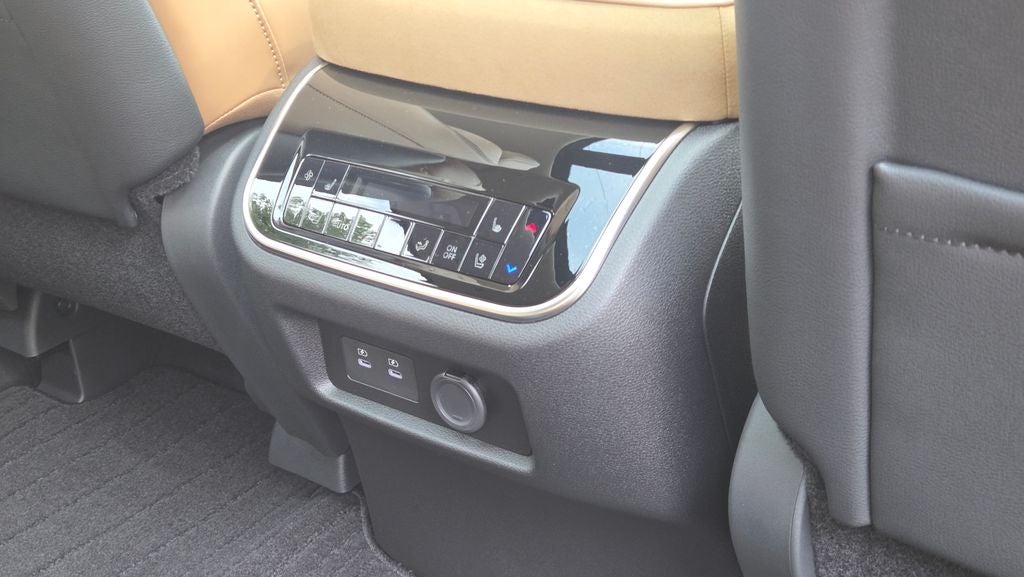 2027 INFINITI QX80 LUXE