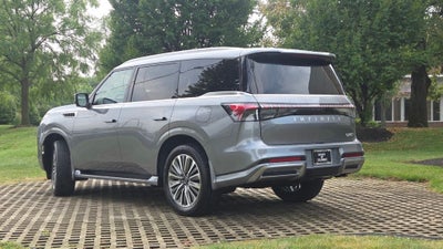2027 INFINITI QX80 LUXE