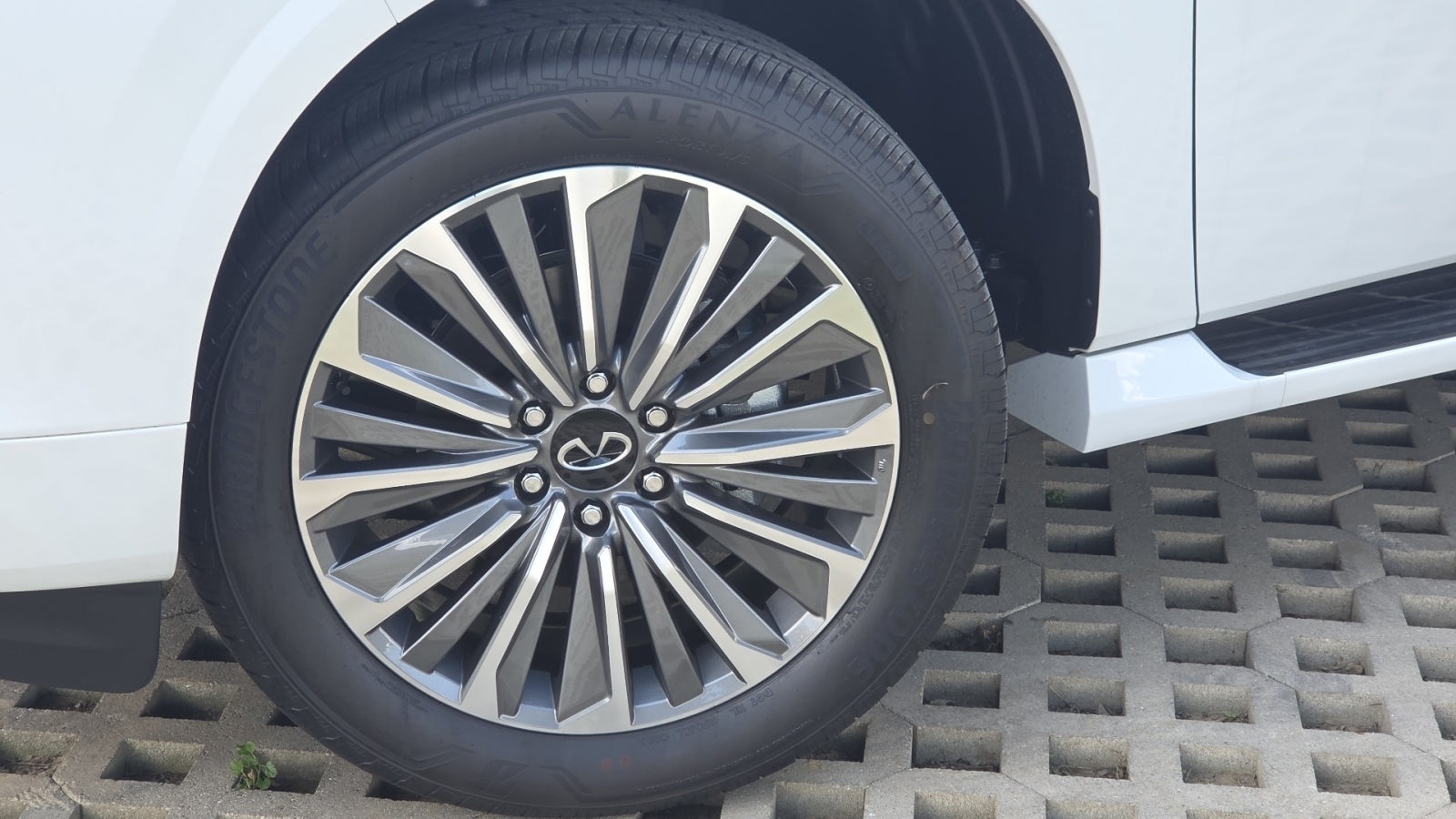 2027 INFINITI QX80 LUXE
