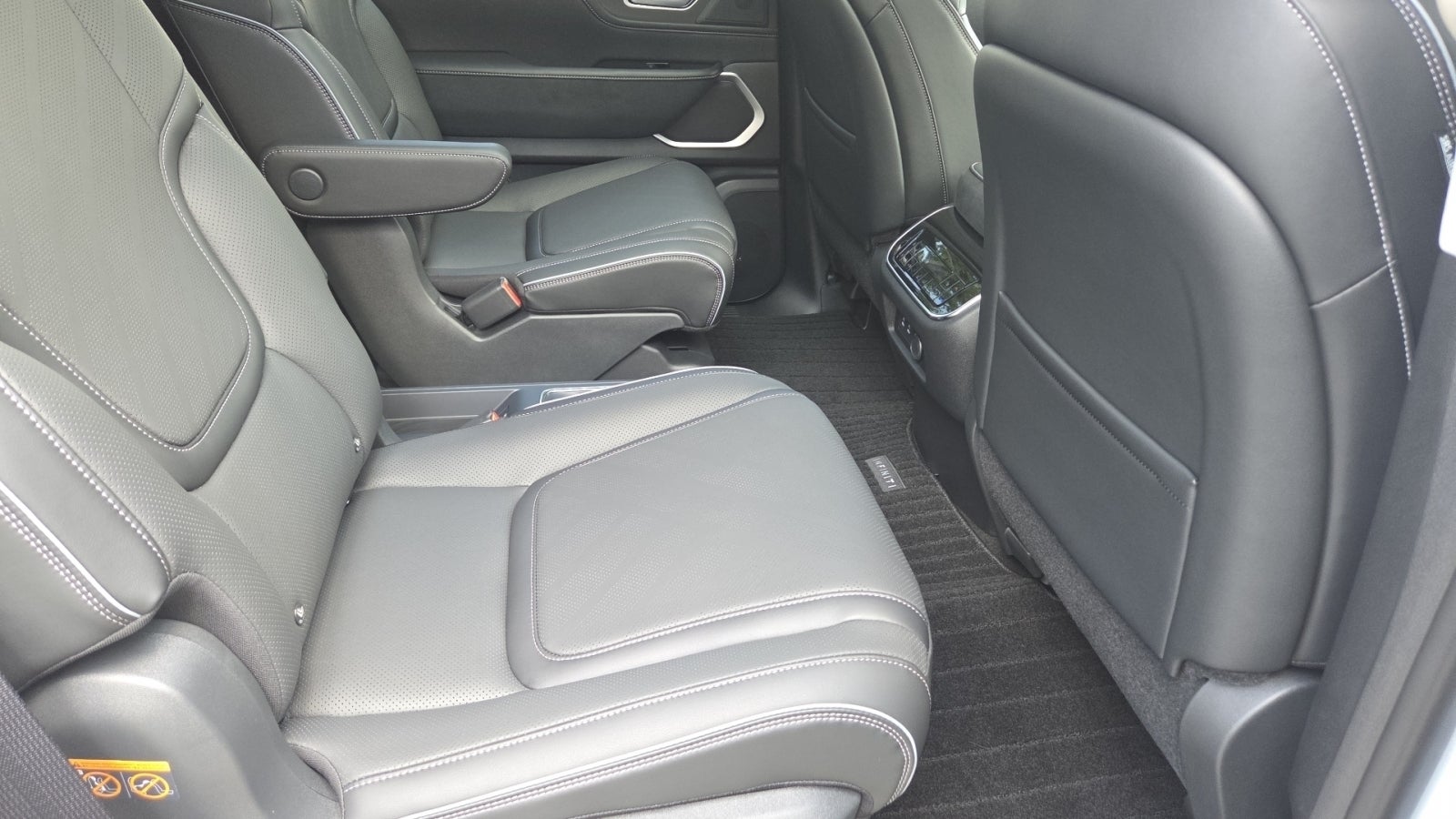2027 INFINITI QX80 LUXE