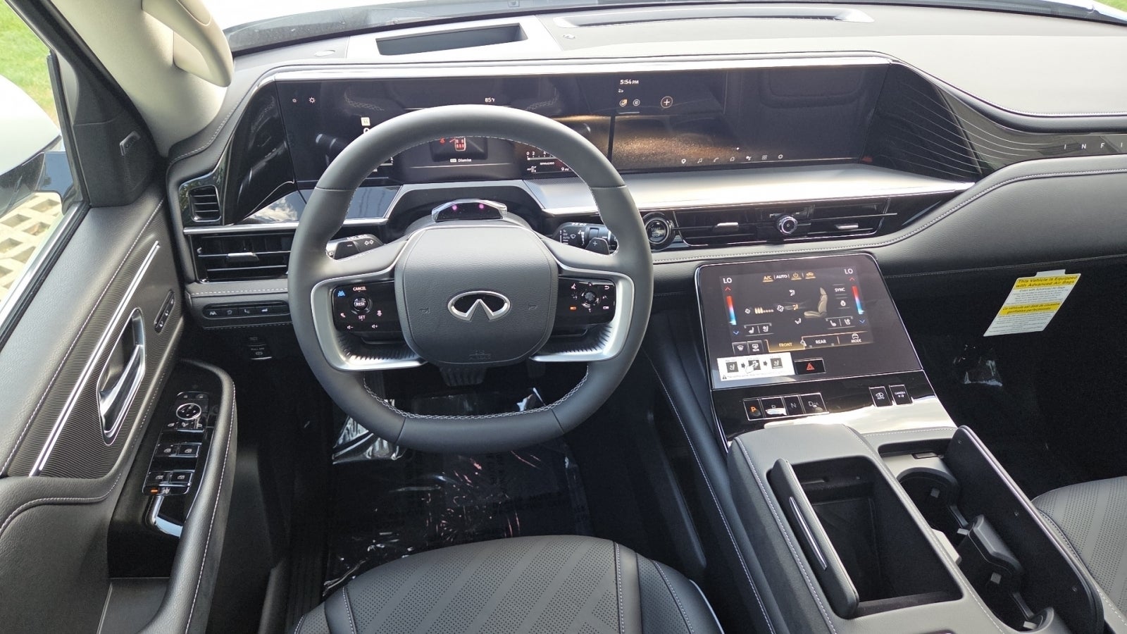 2027 INFINITI QX80 LUXE