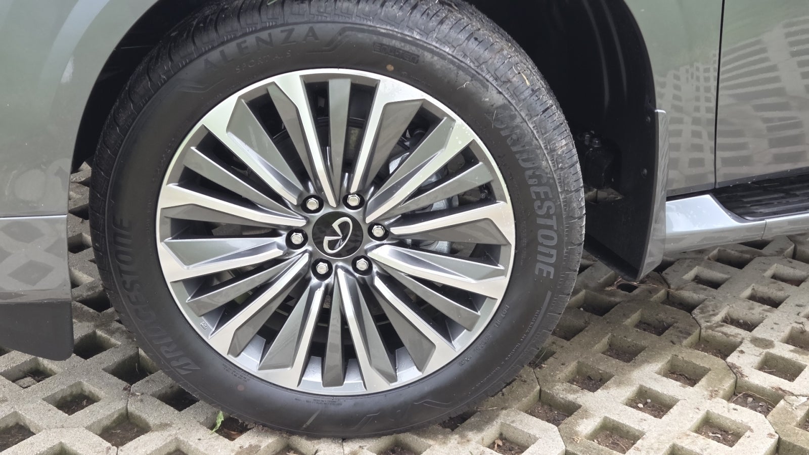 2027 INFINITI QX80 LUXE