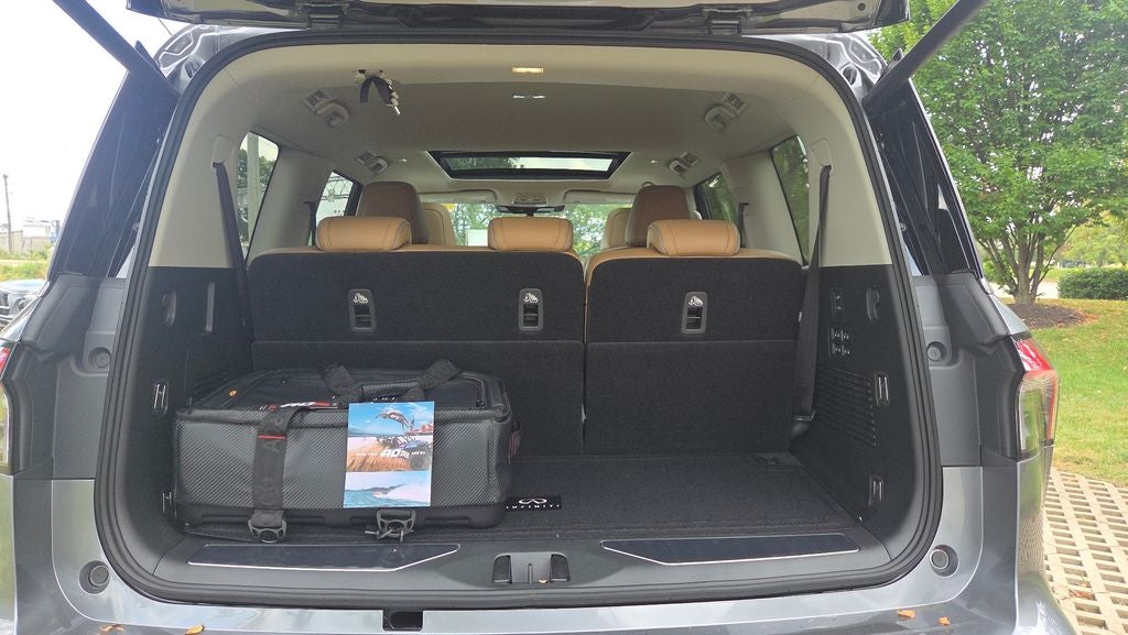 2027 INFINITI QX80 LUXE
