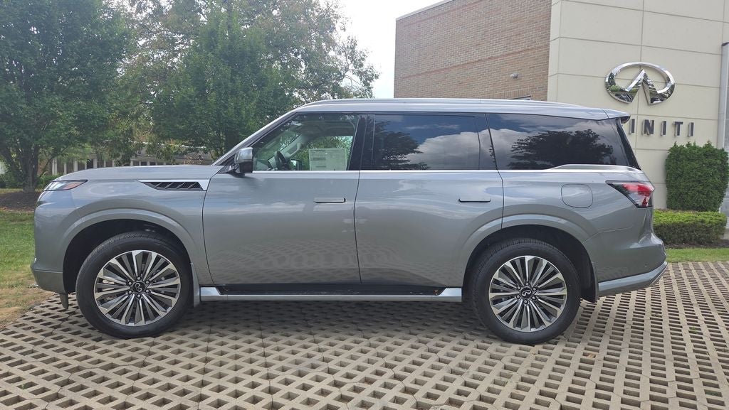 2027 INFINITI QX80 LUXE