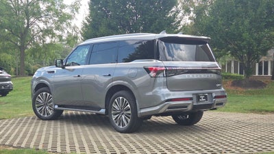 2027 INFINITI QX80 LUXE
