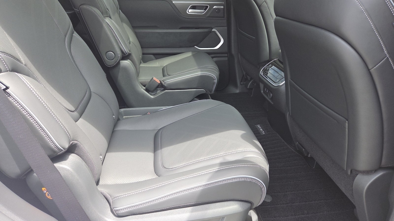 2027 INFINITI QX80 LUXE