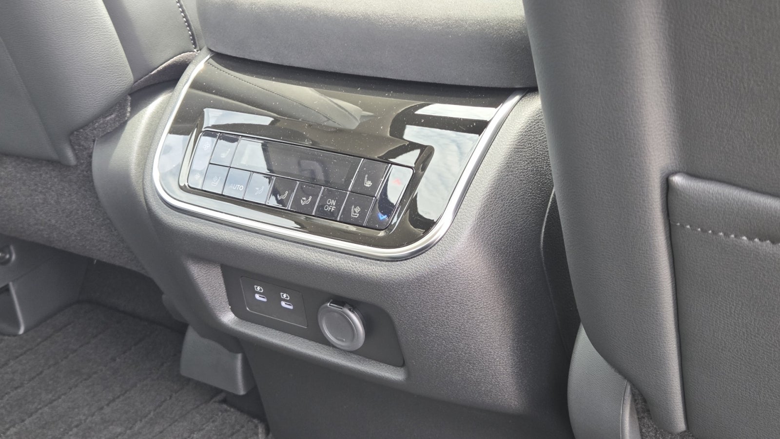 2027 INFINITI QX80 LUXE