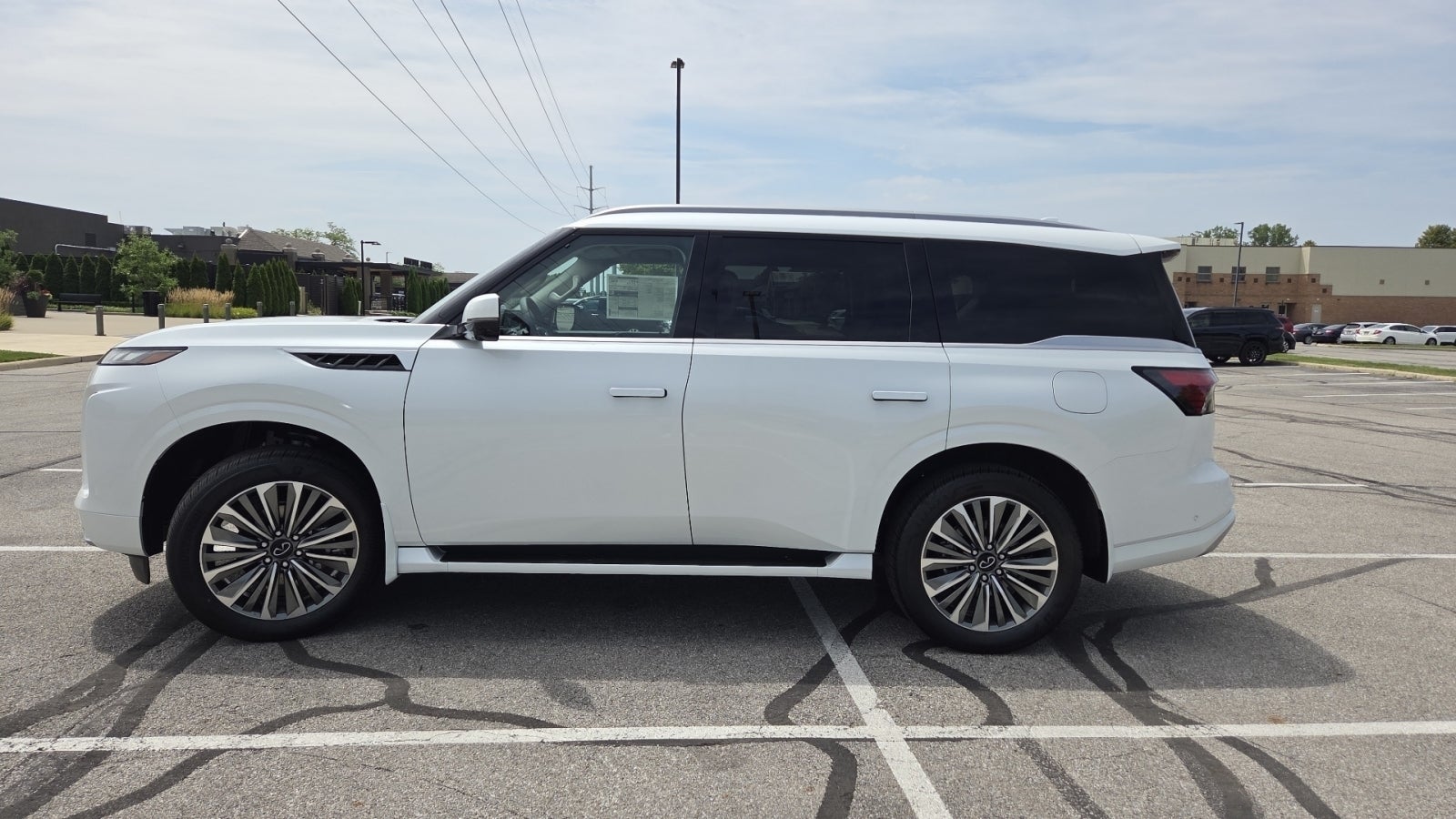 2027 INFINITI QX80 LUXE