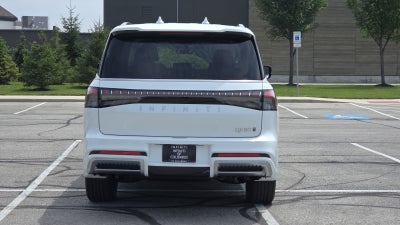 2027 INFINITI QX80 LUXE