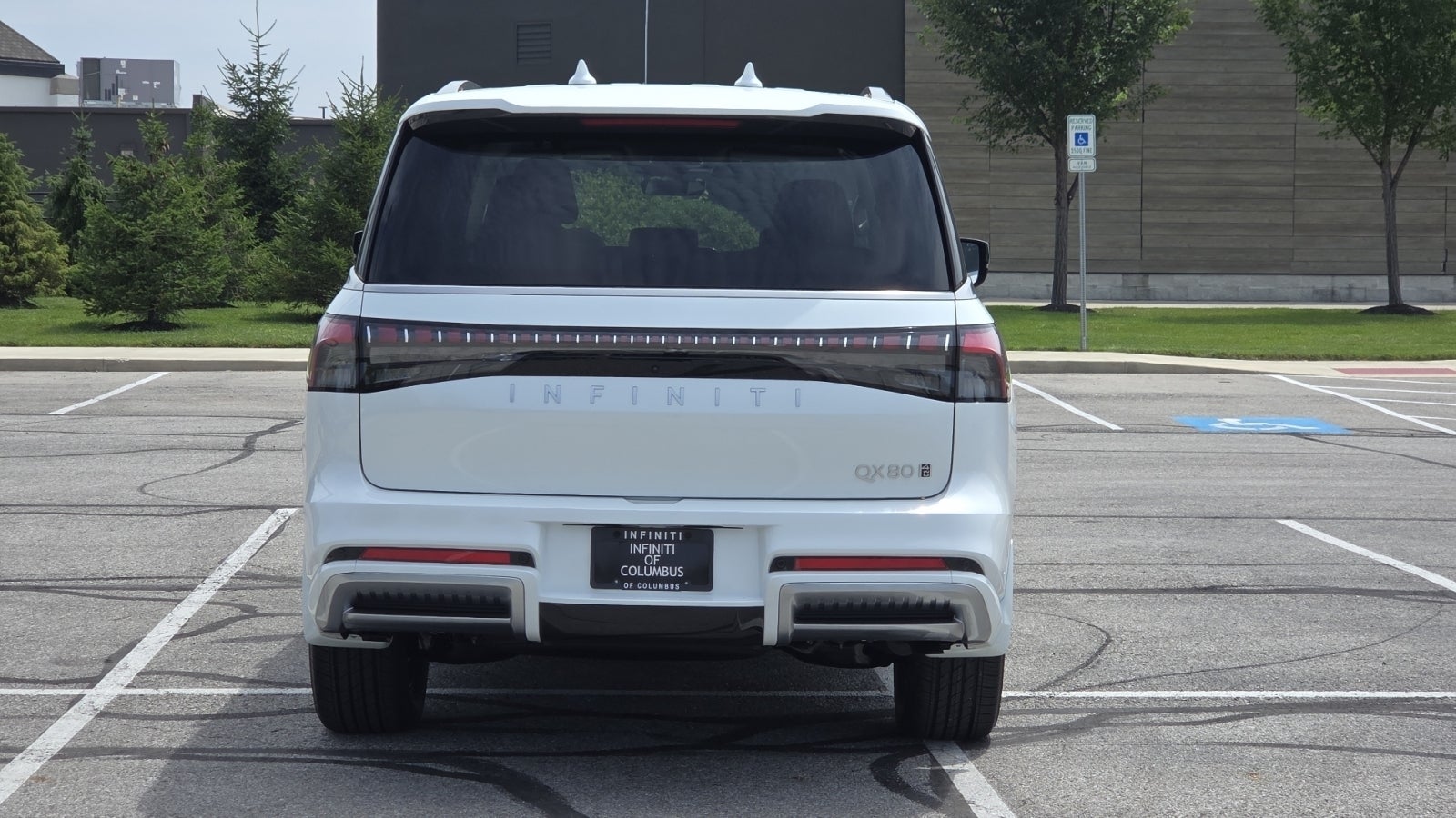 2027 INFINITI QX80 LUXE