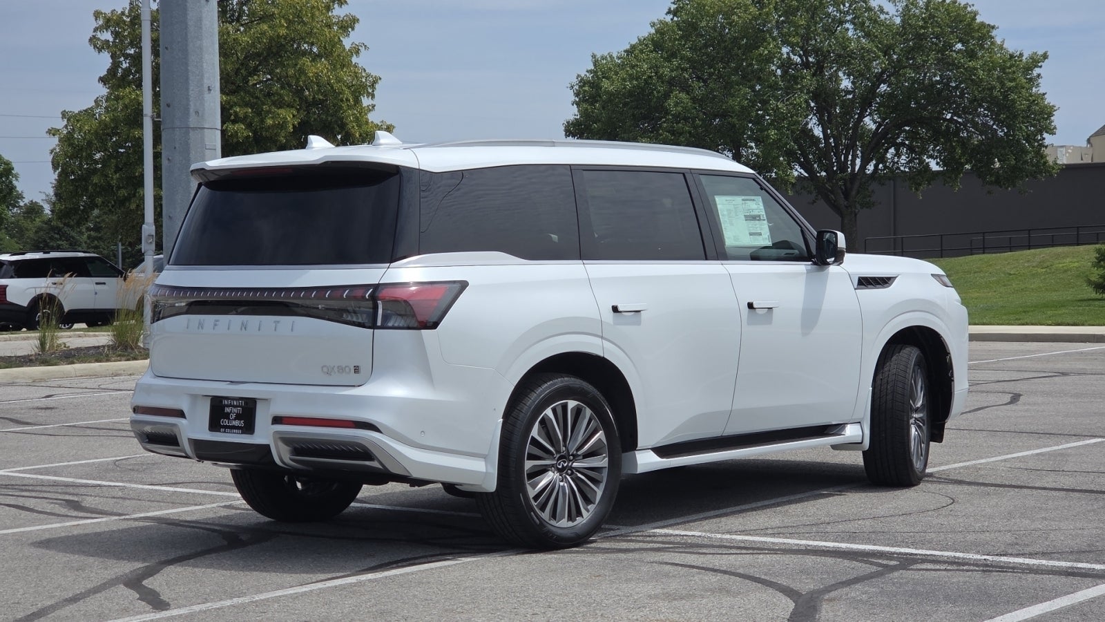 2027 INFINITI QX80 LUXE