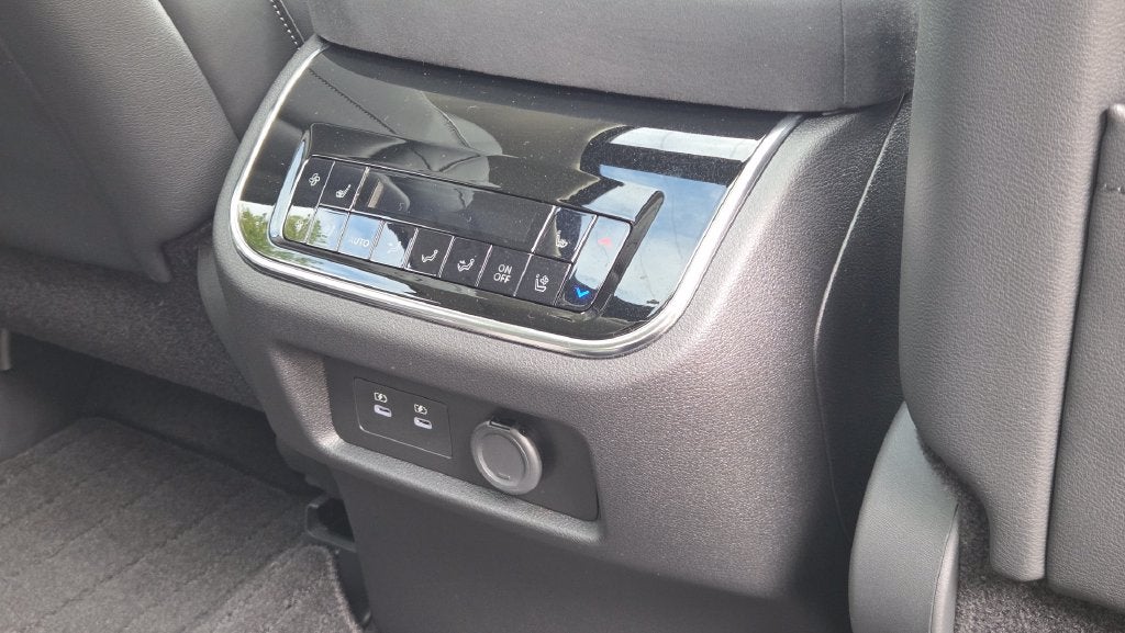 2027 INFINITI QX80 LUXE
