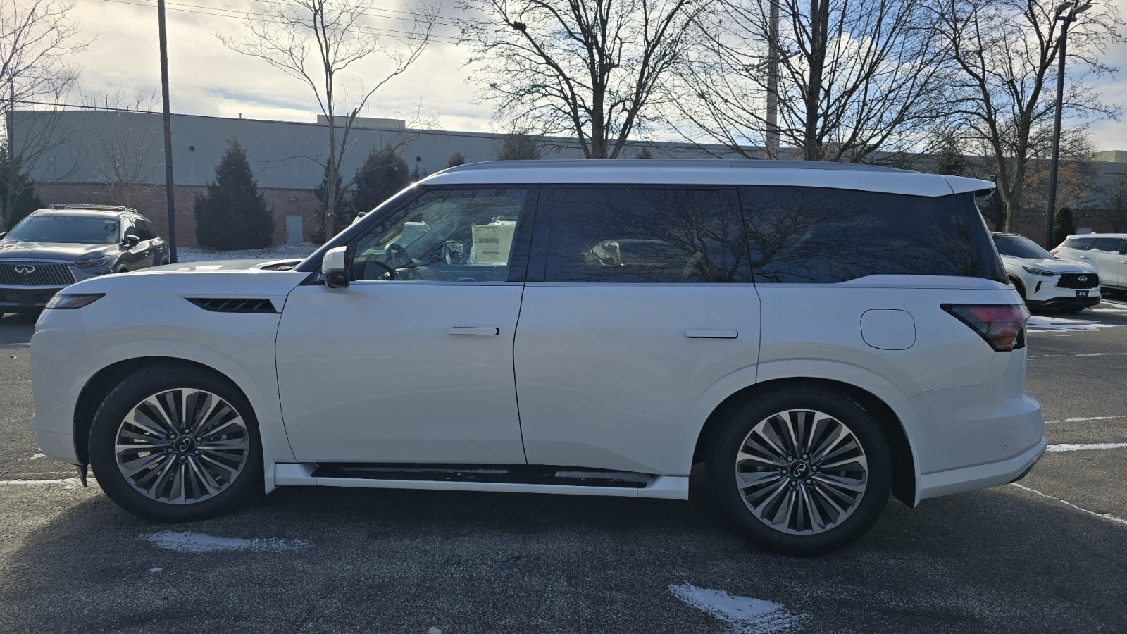2026 INFINITI QX80 LUXE
