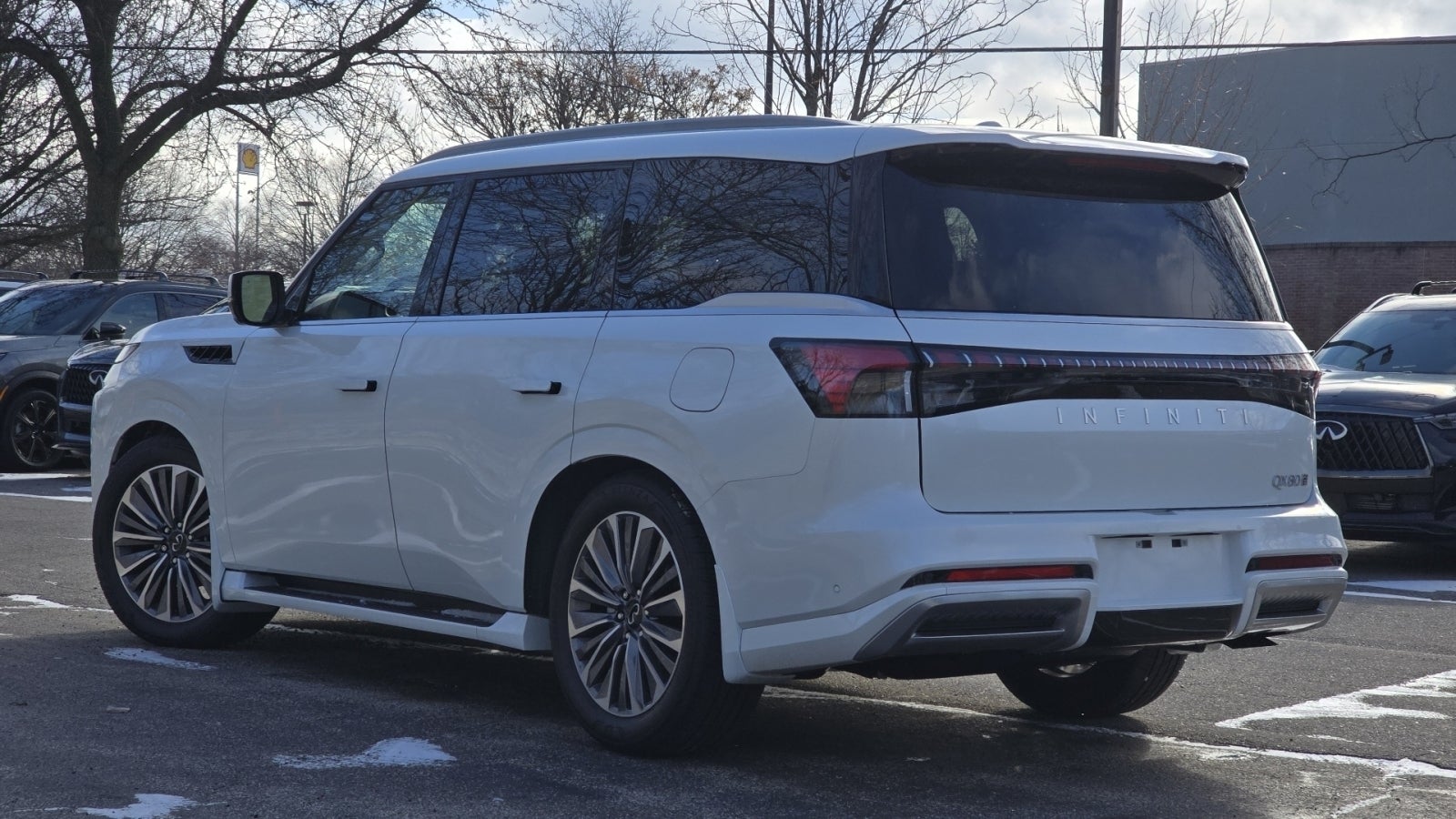 2026 INFINITI QX80 LUXE