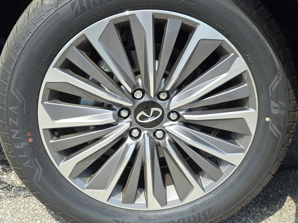 2025 INFINITI QX80 LUXE