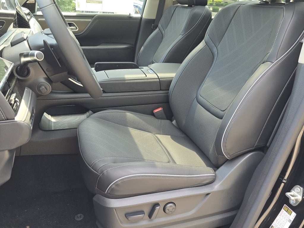 2025 INFINITI QX80 LUXE