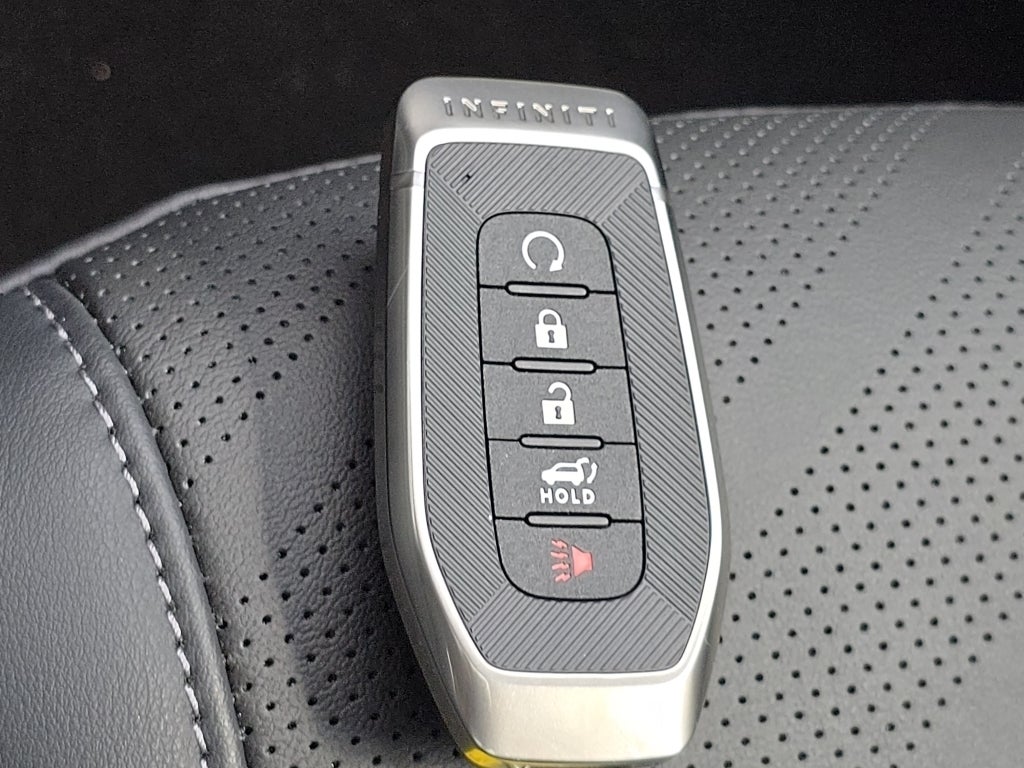 2025 INFINITI QX80 LUXE