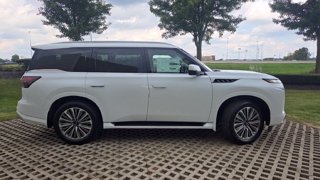2027 INFINITI QX80 LUXE