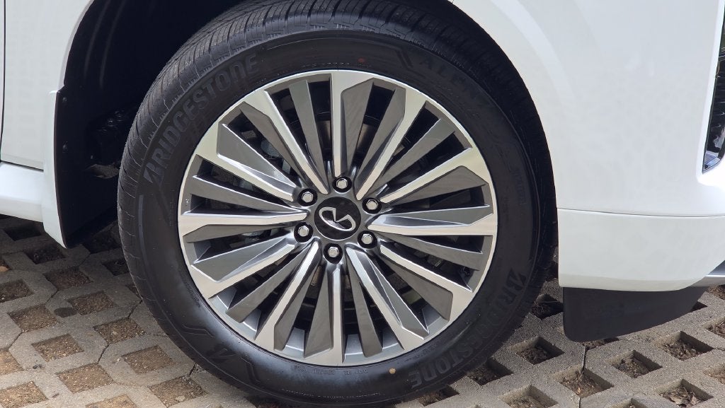 2027 INFINITI QX80 LUXE